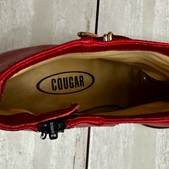 Red Leather Boots Booties Gold Buckle Hardware Womens Size 7 1/2 Cougar Spain - Picture 11 of 11